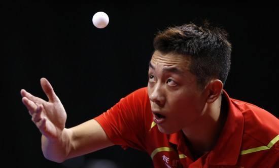 让帽檐与手 让帽檐与手